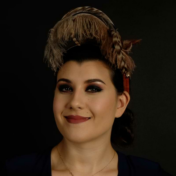 Handgemachter Fascinator mit braunen Federn